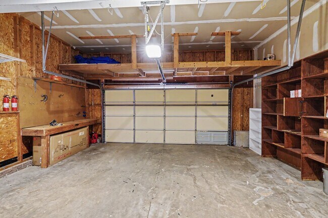 Building Photo - Exceptional 5-Bedroom Home with Finished Basement in Prime Location!