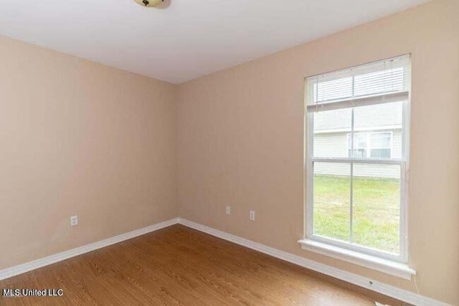 Building Photo - LONG BEACH SCHOOLS - 3 BED, 2 BATH BRICK HOME