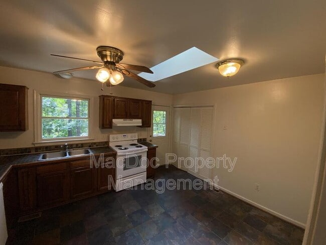 Building Photo - 507 Montgomery Dr