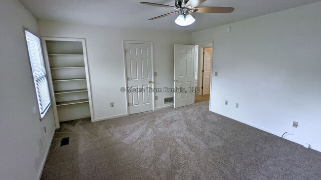Building Photo - 3 Bed / 2 Bath on 1 Level - Garage, Lawn C...