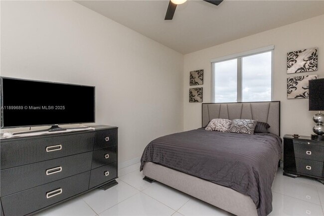 Building Photo - 10245 NW 63rd Terrace