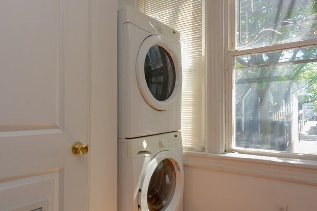 Building Photo - 3113 N Racine Ave