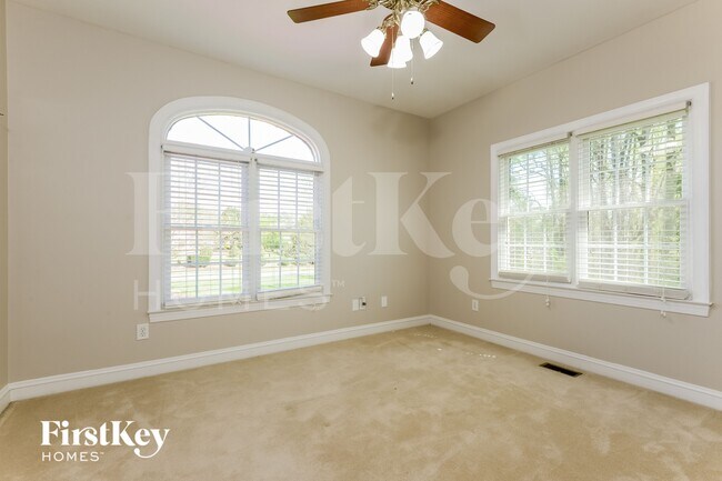 Building Photo - 121 Sawgrass Ln N