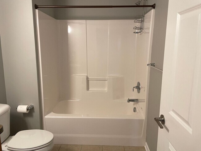 Building Photo - Located in the Detroit-Shoreway Area