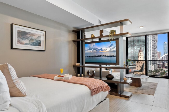 Building Photo - 398 NE 5th St