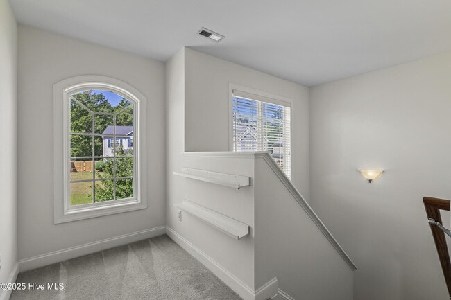 Building Photo - 322 Landing Ln