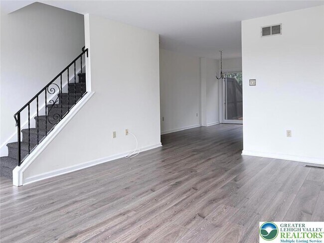Building Photo - 1217 N Nelson St