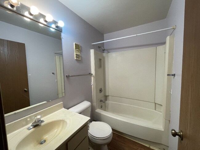 Building Photo - 5727 W Ridgecrest Dr