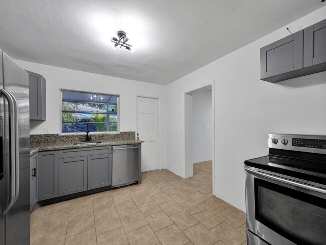 Building Photo - 3226 Oak Ave