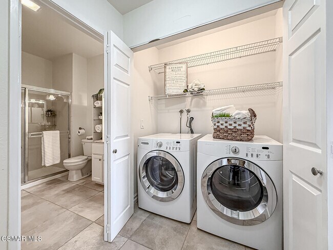 Building Photo - 5420 Sylmar Ave