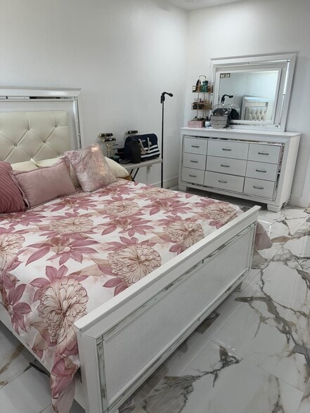 Master suit! Gorgeous! - 15773 High Bell Pl