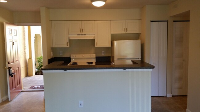 Building Photo - 4855 Via Palm Lakes