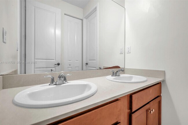 Building Photo - 9712 W 34th Ln