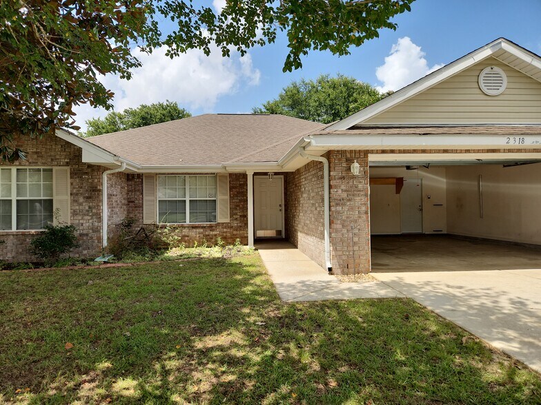 View of driveway and pathway to front door from shaded yard - 2318 Tall Oak Dr