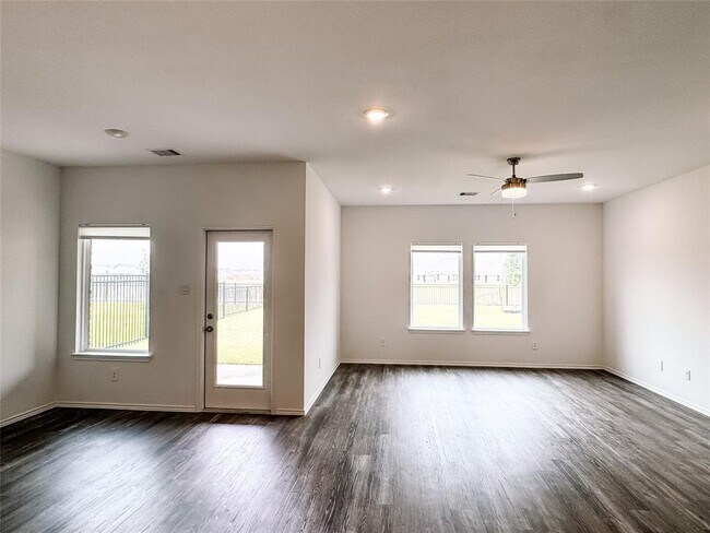 Building Photo - 27422 Oasis Rdg Dr