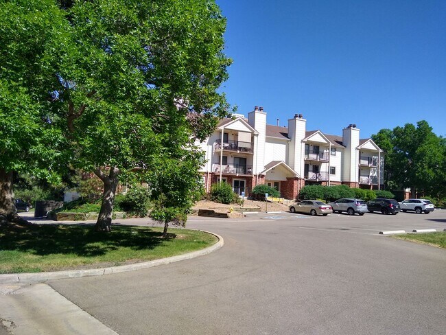 Building Photo - Awesome 2 Bedroom 2 Bath Condo w/ Garage P...