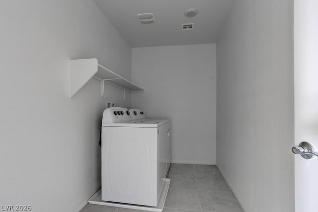 Building Photo - 10944 Meridian Flds Ave