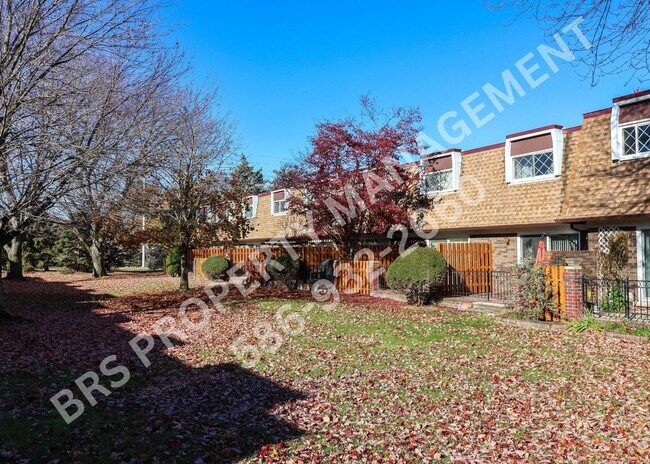 Building Photo - ? Beautifully Updated Condo in Clinton Township