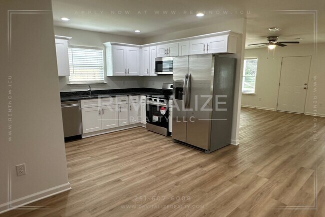 Building Photo - **OPEN HOUSE 08/17 1-3PM** 4 Bed/2 Bath Ho...