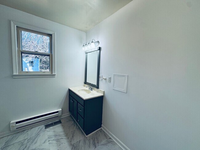 Building Photo - 1104 Toledo Ave