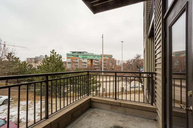 Building Photo - 851 W Grand Ave