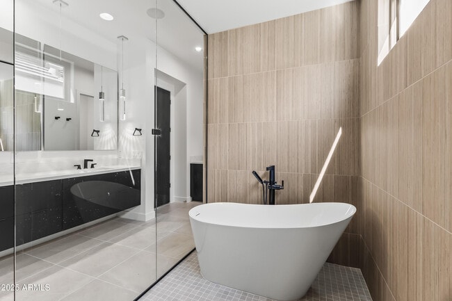 Building Photo - 1538 W Wagon Wheel Dr