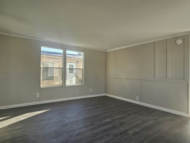 Building Photo - 6280 Hamilton Dr