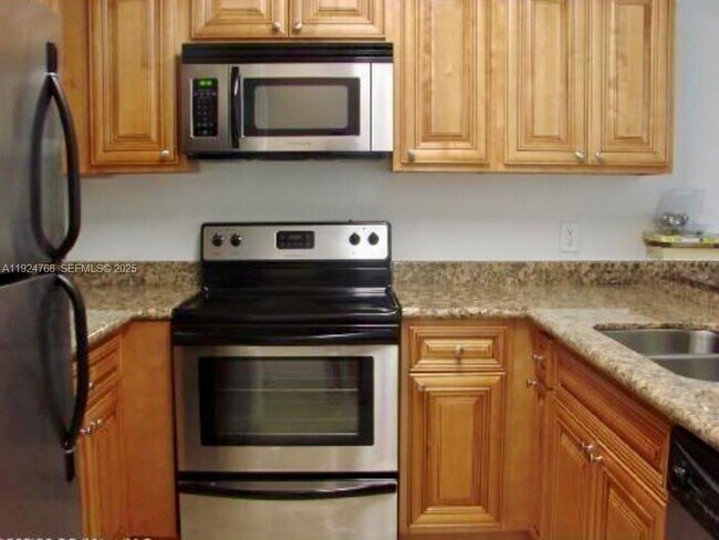 Primary Photo - 1455 Lake Crystal Dr