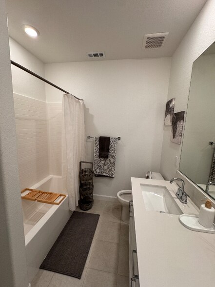 Building Photo - 849 Hana Ave