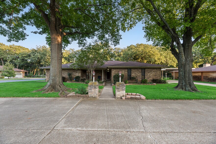 Building Photo - 763 Moore Rd