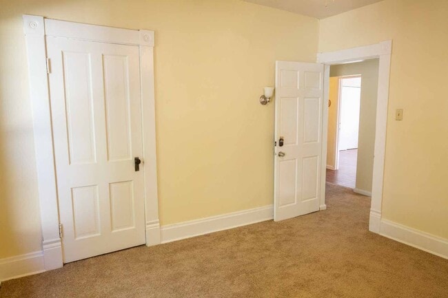 Building Photo - 30 E Maynard Ave