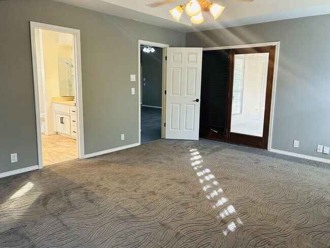 Building Photo - Beautiful Home in Westbury South Ready for Move-In!