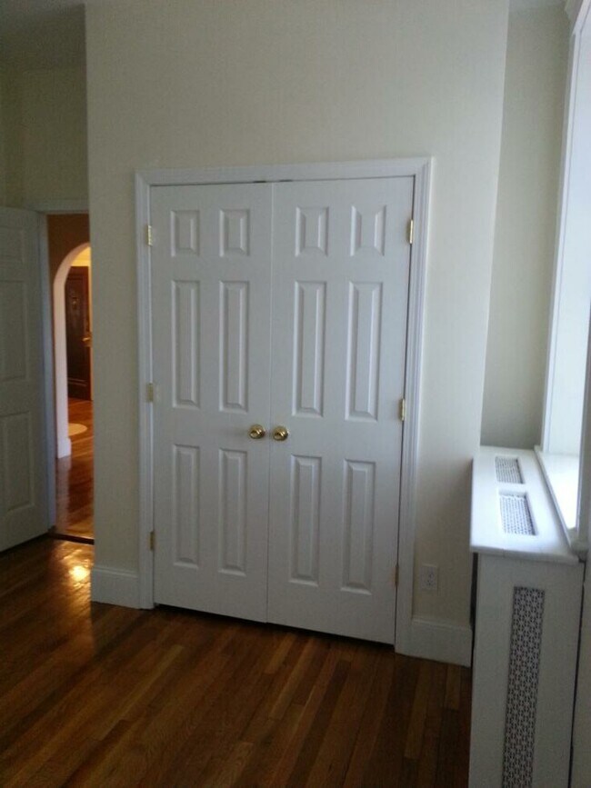 Building Photo - 2001 Commonwealth Ave