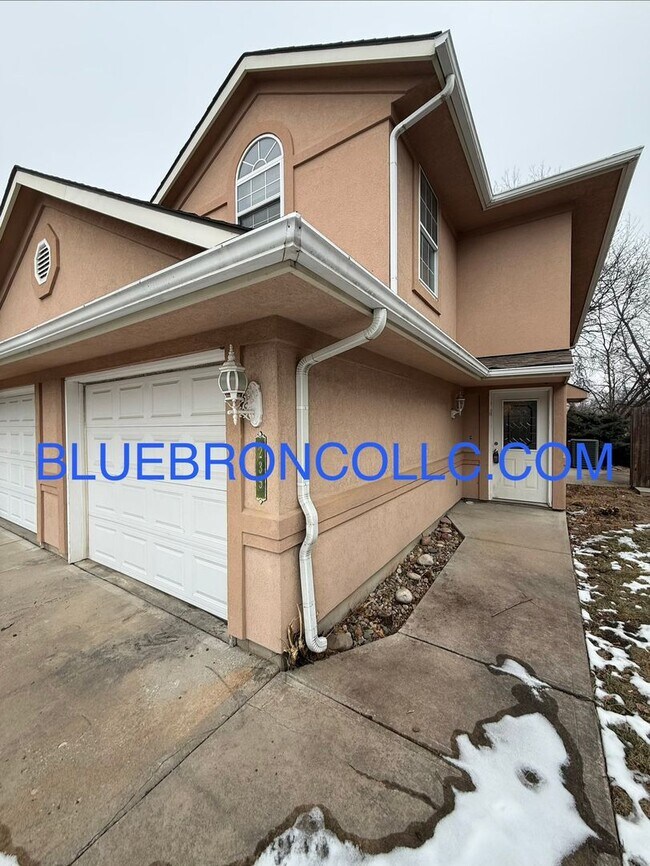 Building Photo - Beautiful unit in a quiet cul-de-sac