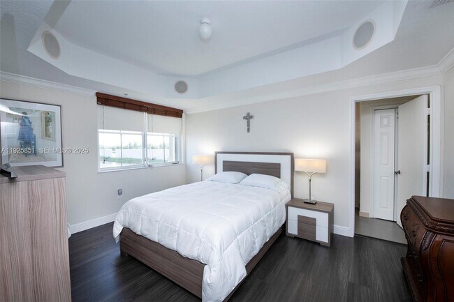 Building Photo - 6380 NW 114th Ave