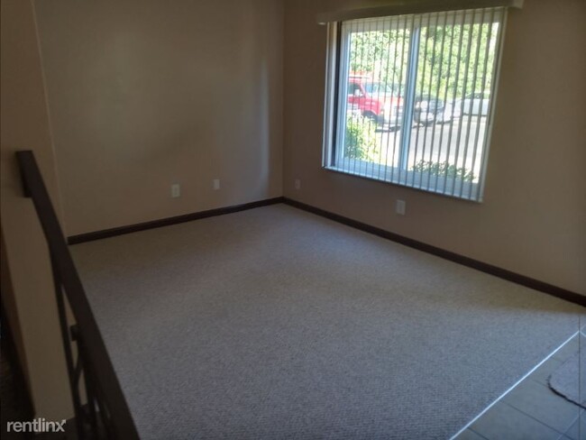 Building Photo - 2 br, 1.5 bath Condo - Peppertree Ln Condo