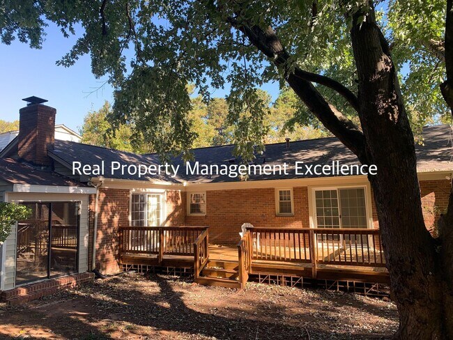 Building Photo - Renovated Raleigh Ranch, Convenient To 440...