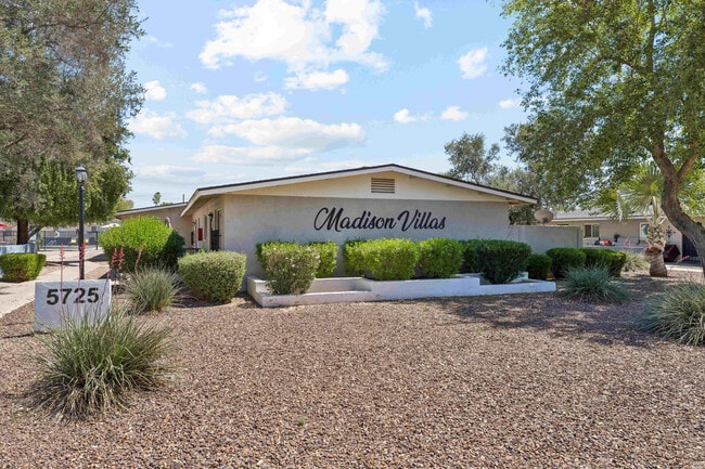 Building Photo - Madison Villas