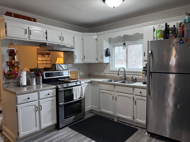 Building Photo - Charming Character Home with Screened Porch & Main Floor Laundry in North Branch