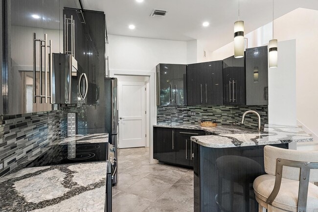 Building Photo - 503 Resort Ln