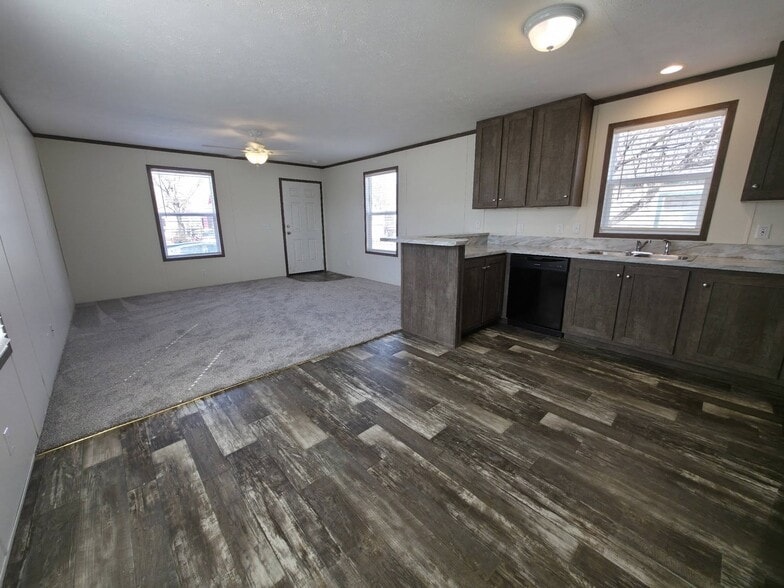 Building Photo - 1319 W Plum St