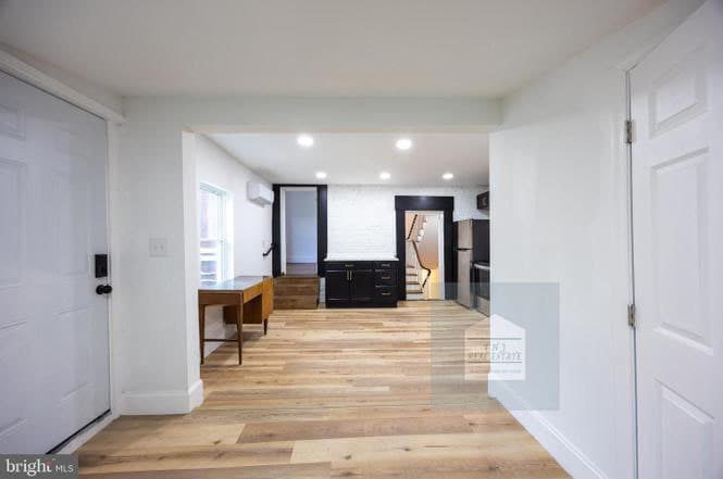 Building Photo - 209 E Martin St