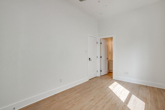 Building Photo - 2335 Benbrook Blvd