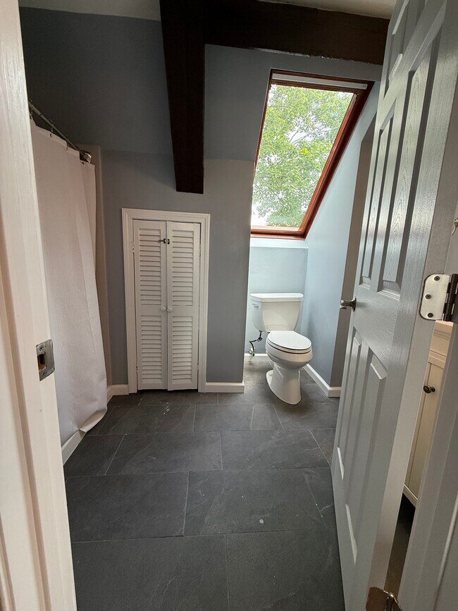 Building Photo - 10 High St