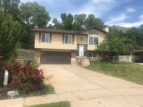 Building Photo - South Ogen home