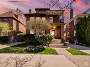 Building Photo - Welcome to this beautiful 2 bedroom, 2 bat...