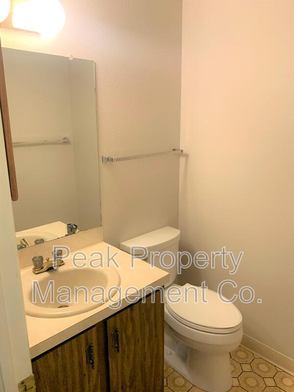 Building Photo - 3201 Wedgewood Ct