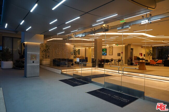 Building Photo - 414 N Orange St