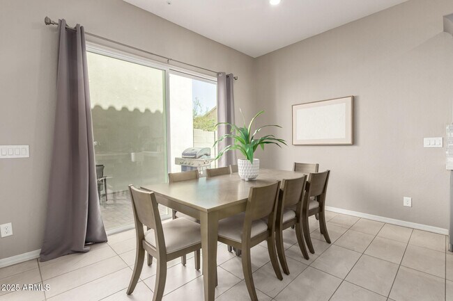 Building Photo - 1535 E Dublin St