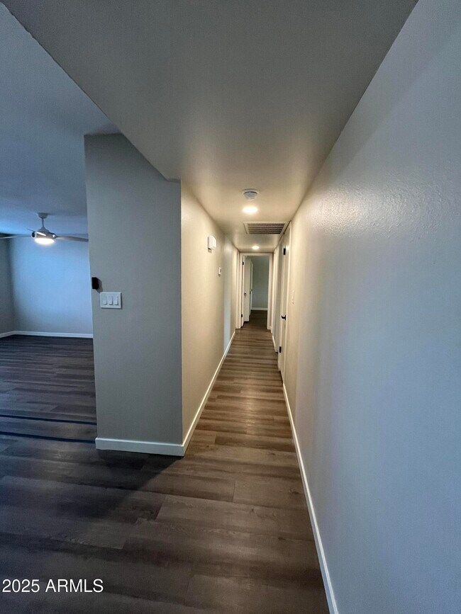 Building Photo - 10801 N 43rd Dr